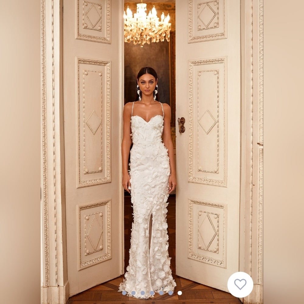 Beautiful White Bridal Wedding Dress Covered In White 4D Floral W/ Slit In Front